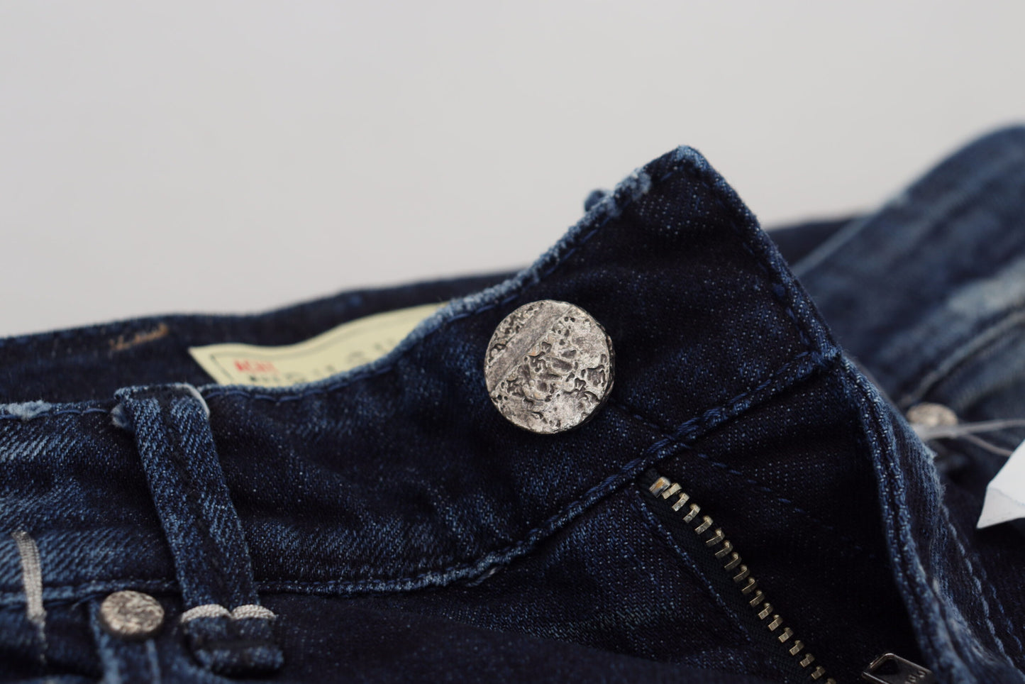 Acht Blaue, schmal geschnittene Damen-Jeans aus Baumwolle mit niedriger Taille
