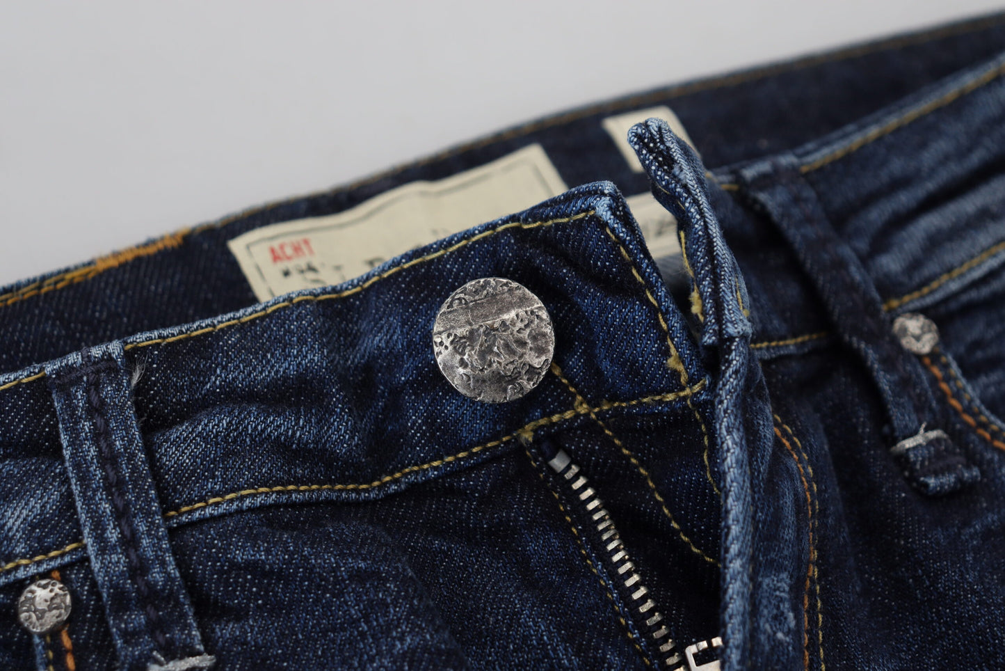 Acht Blaue verwaschene Baumwolle Low Waist Damen Casual Jeans