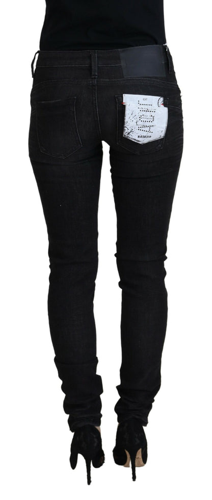Acht Schwarze Slim Fit Damen Jeans aus Baumwolle