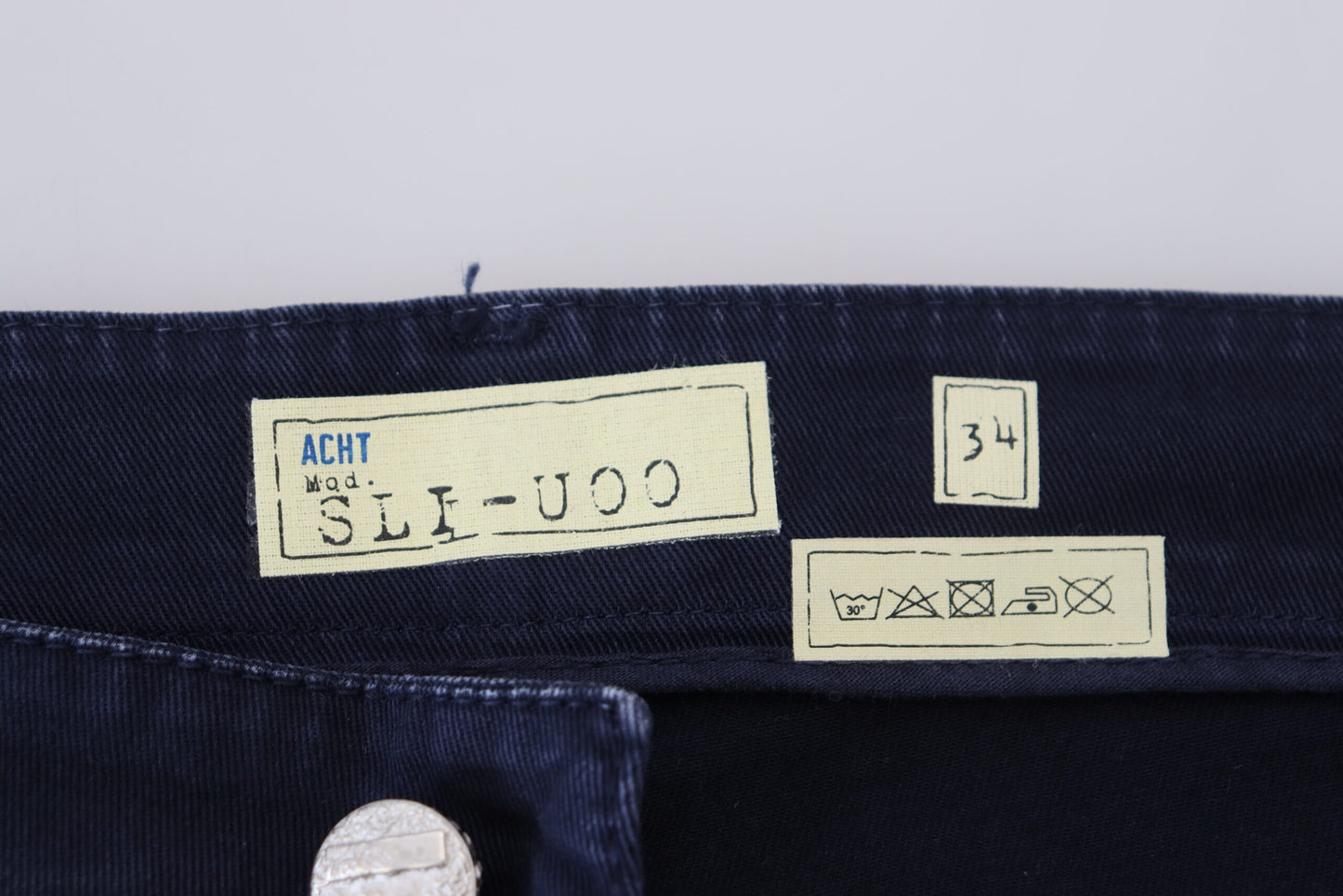 Acht Blaue, schmal geschnittene Jeans aus Baumwolle für Herren