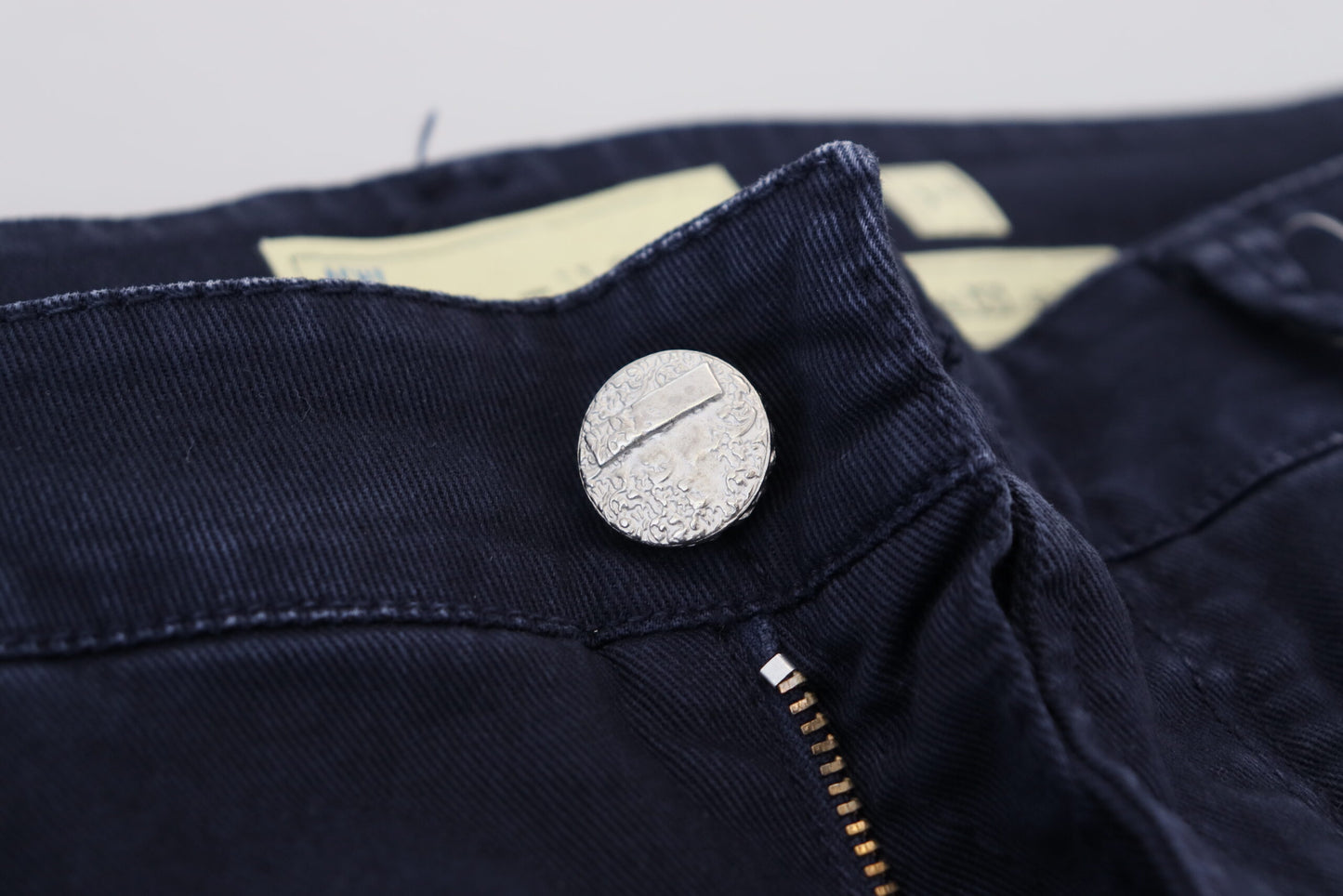 Acht Blaue, schmal geschnittene Jeans aus Baumwolle für Herren
