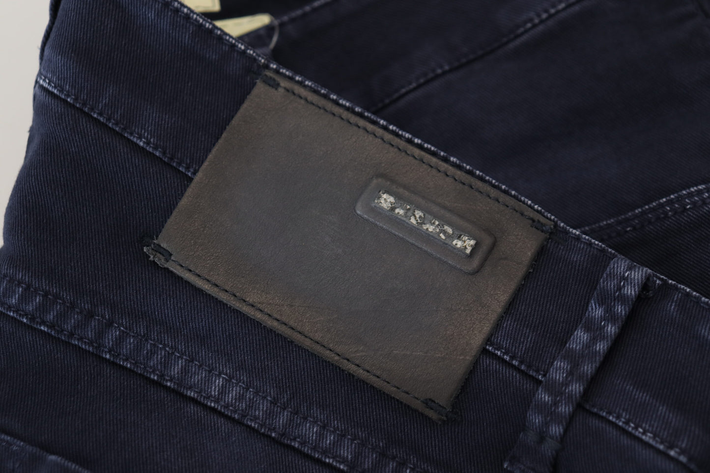 Acht Blaue, schmal geschnittene Jeans aus Baumwolle für Herren