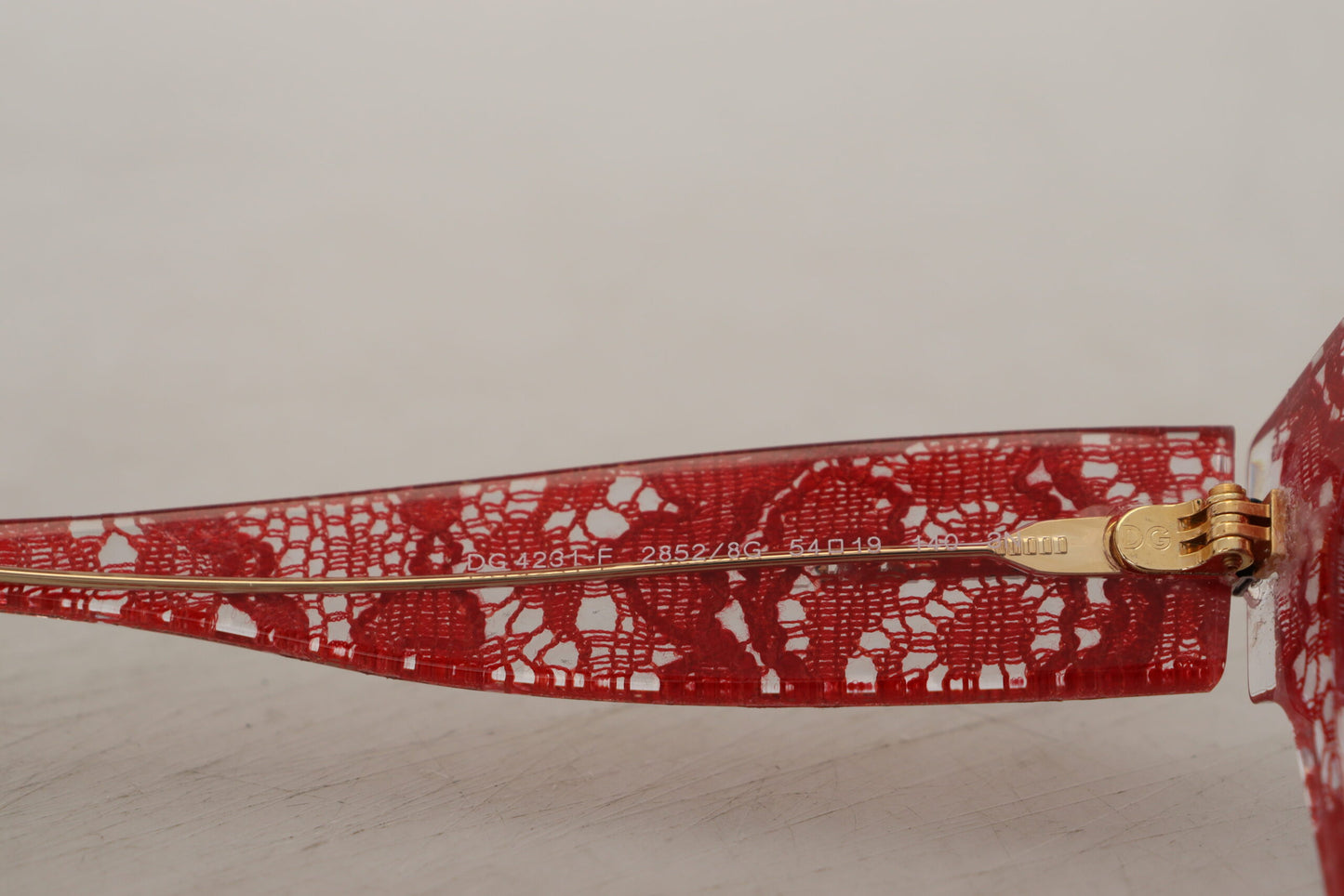 Dolce &amp; Gabbana – Rote Sonnenbrille mit rechteckigem Acetat-Spitzenrahmen DG4231F