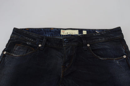 Acht Blaue Slim Fit Damen Jeans mit niedriger Taille