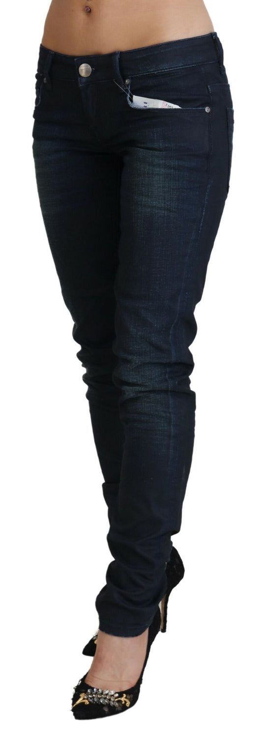 Acht Blaue Slim Fit Damen Jeans mit niedriger Taille