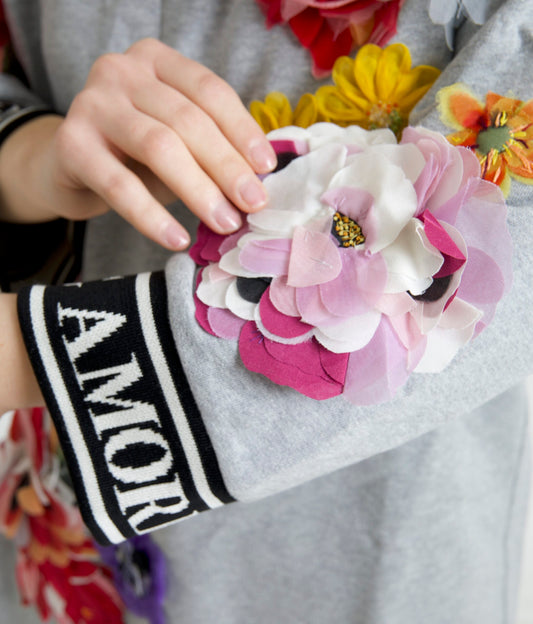 Dolce &amp; Gabbana Grauer Pullover mit Blumenmuster DG Amore Queen