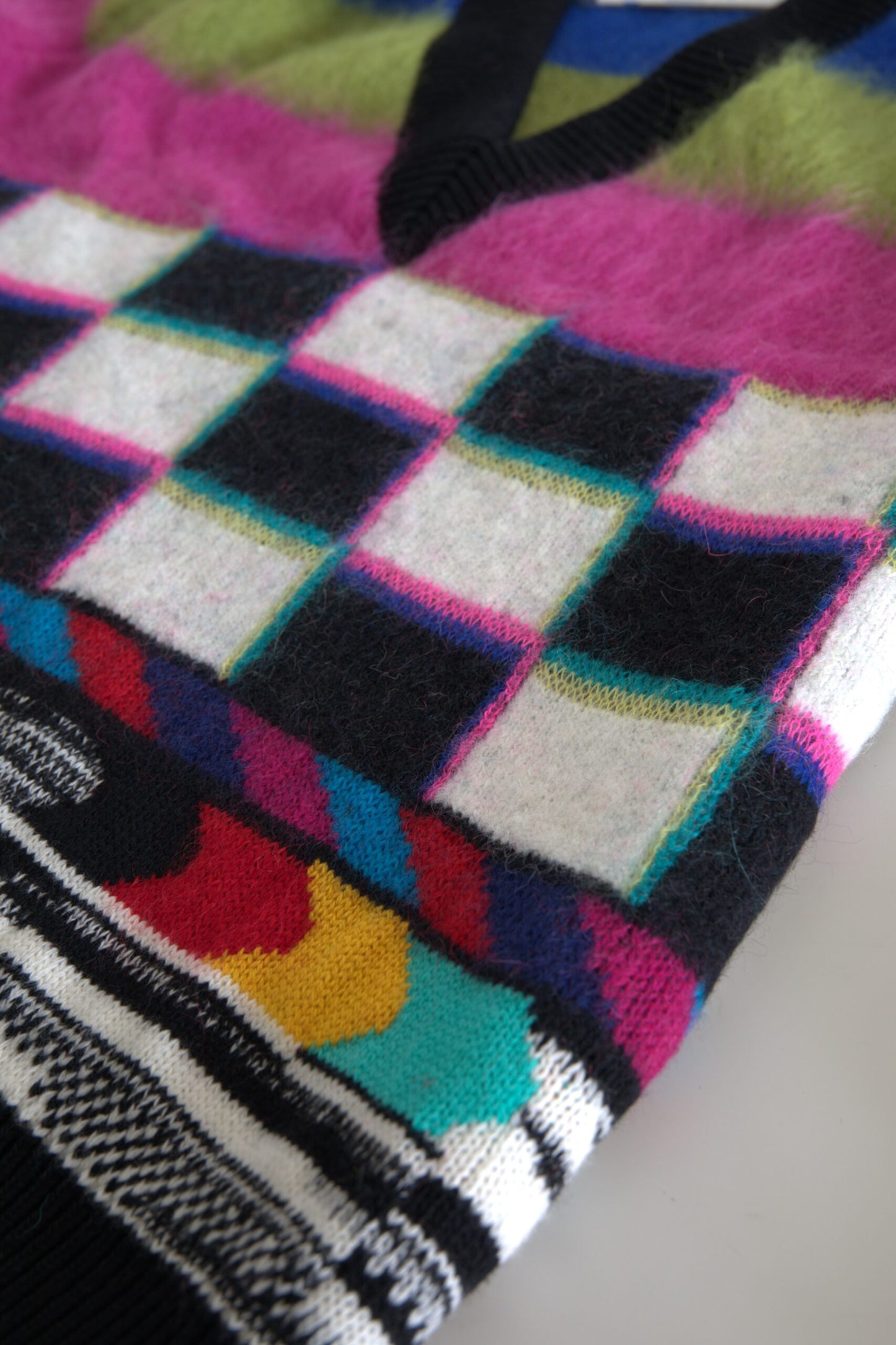 Dolce &amp; Gabbana Pullover mit V-Ausschnitt und mehrfarbigen Streifen