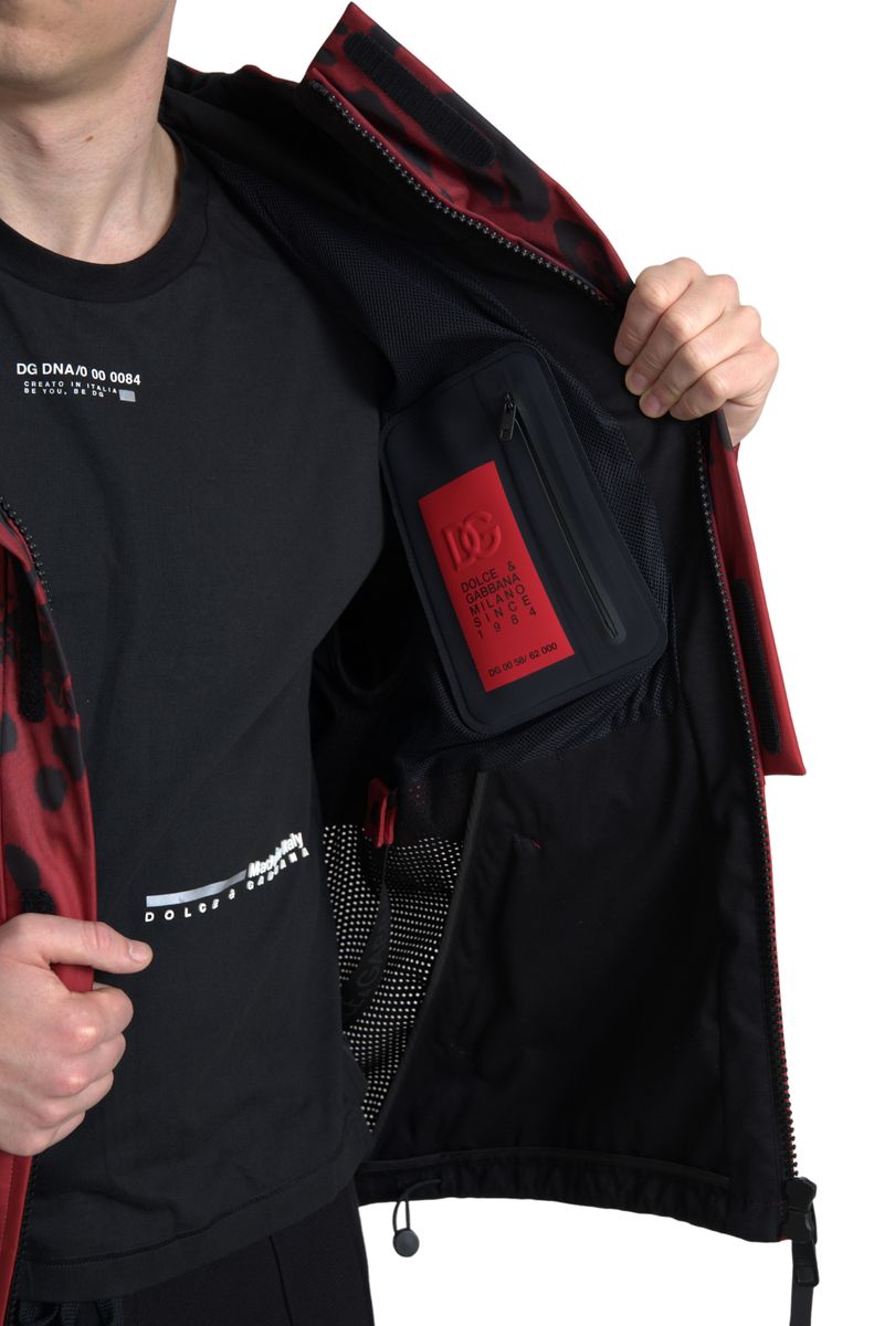 Dolce &amp; Gabbana – Regenjacke mit Kapuze und rotem Leopardenmuster