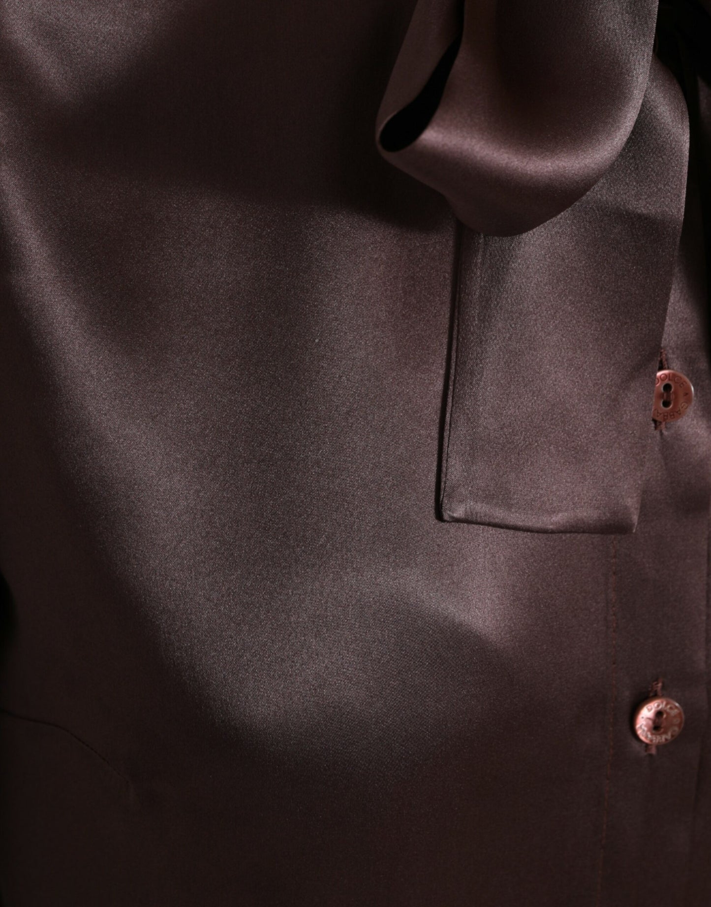 Dolce &amp; Gabbana, langärmliges Blusentop aus Seide mit Ascot-Kragen in Braun