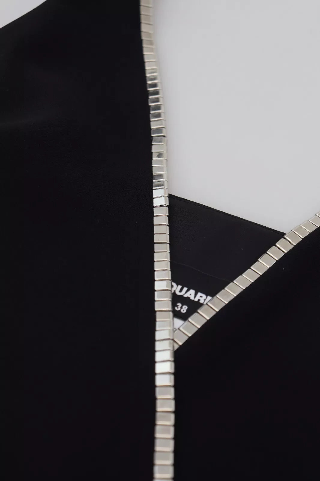 Dsquared² Schwarzes, verziertes, ärmelloses Jumpsuit-Kleid mit V-Ausschnitt