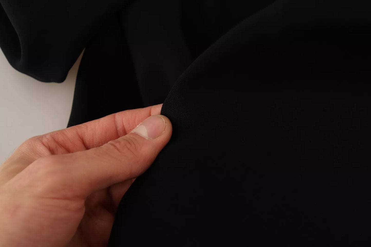 Dsquared² Schwarzes, bodenlanges Kleid mit langen Ärmeln und Seitenschlitzen