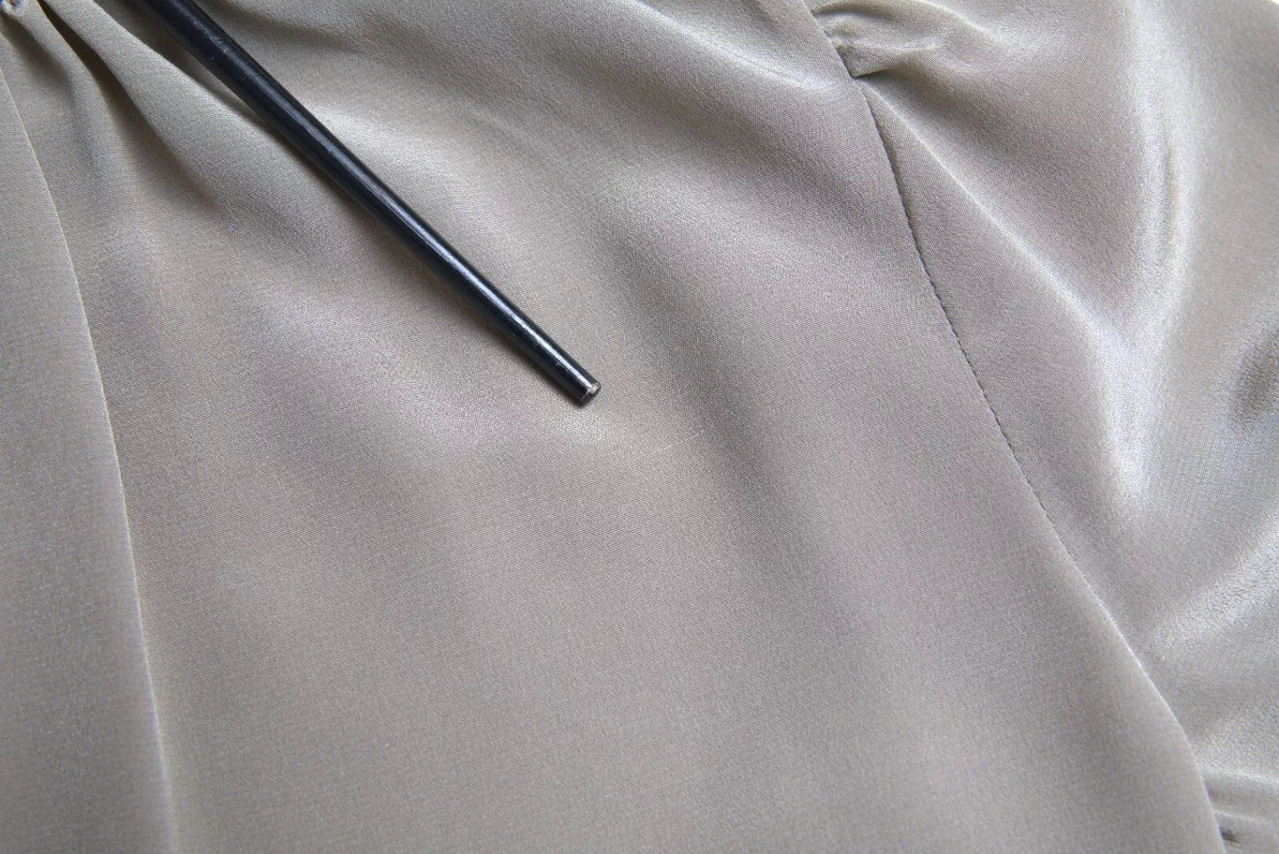 Dolce &amp; Gabbana – Graue Bluse mit Stehkragen und langen Ärmeln