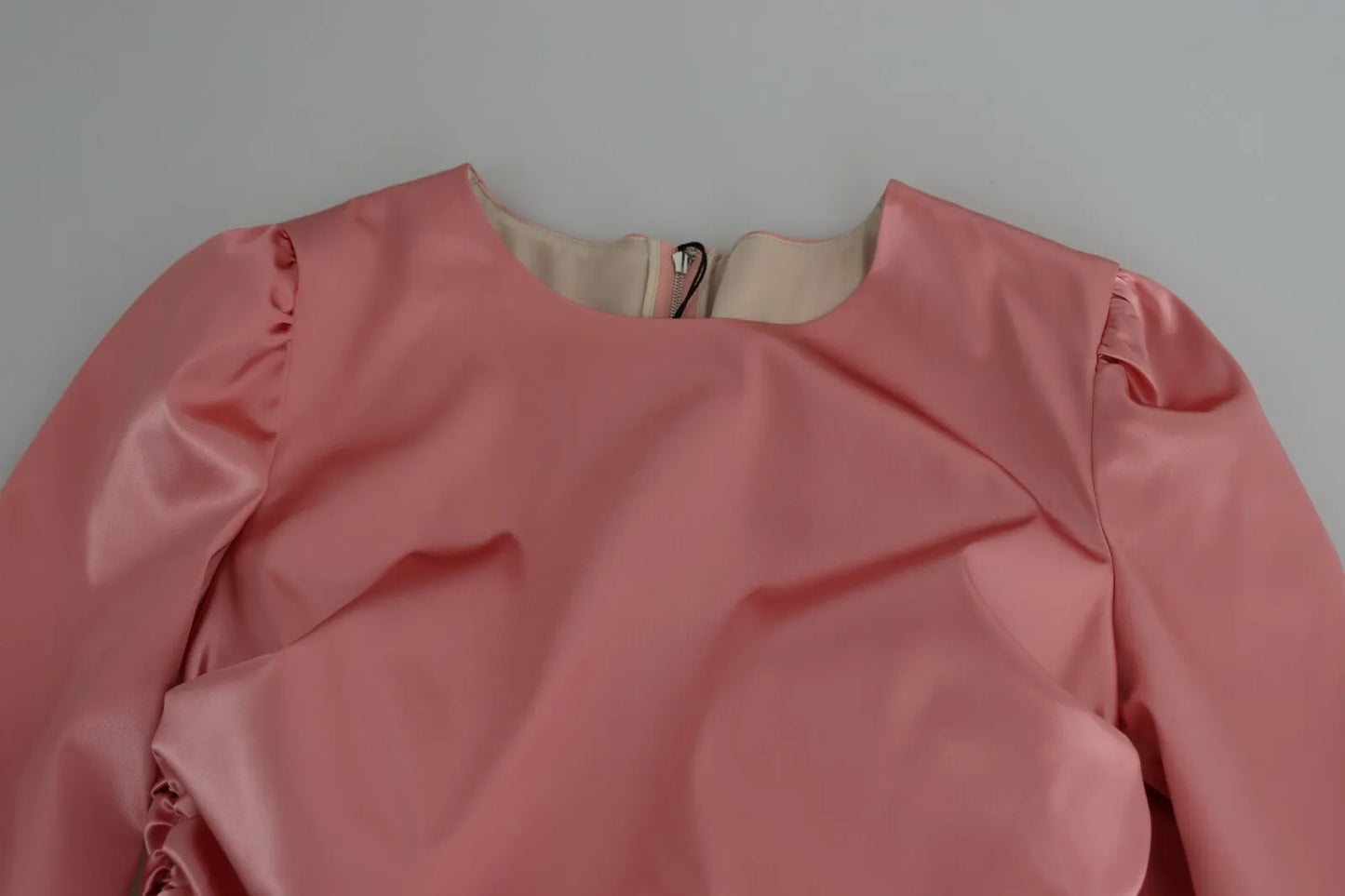 Dolce &amp; Gabbana – Rosafarbenes, figurbetontes Midikleid mit langen Ärmeln