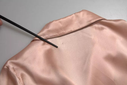 Dolce &amp; Gabbana – Pyjama-Bluse aus Seide mit langen Ärmeln und Logo in Rosa