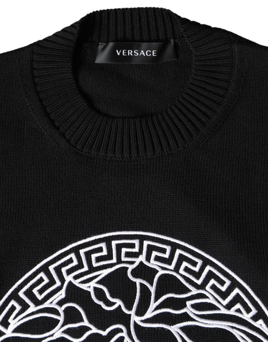 Versace – Schwarzer Pullover mit Rundhalsausschnitt und Medusa-Stickerei