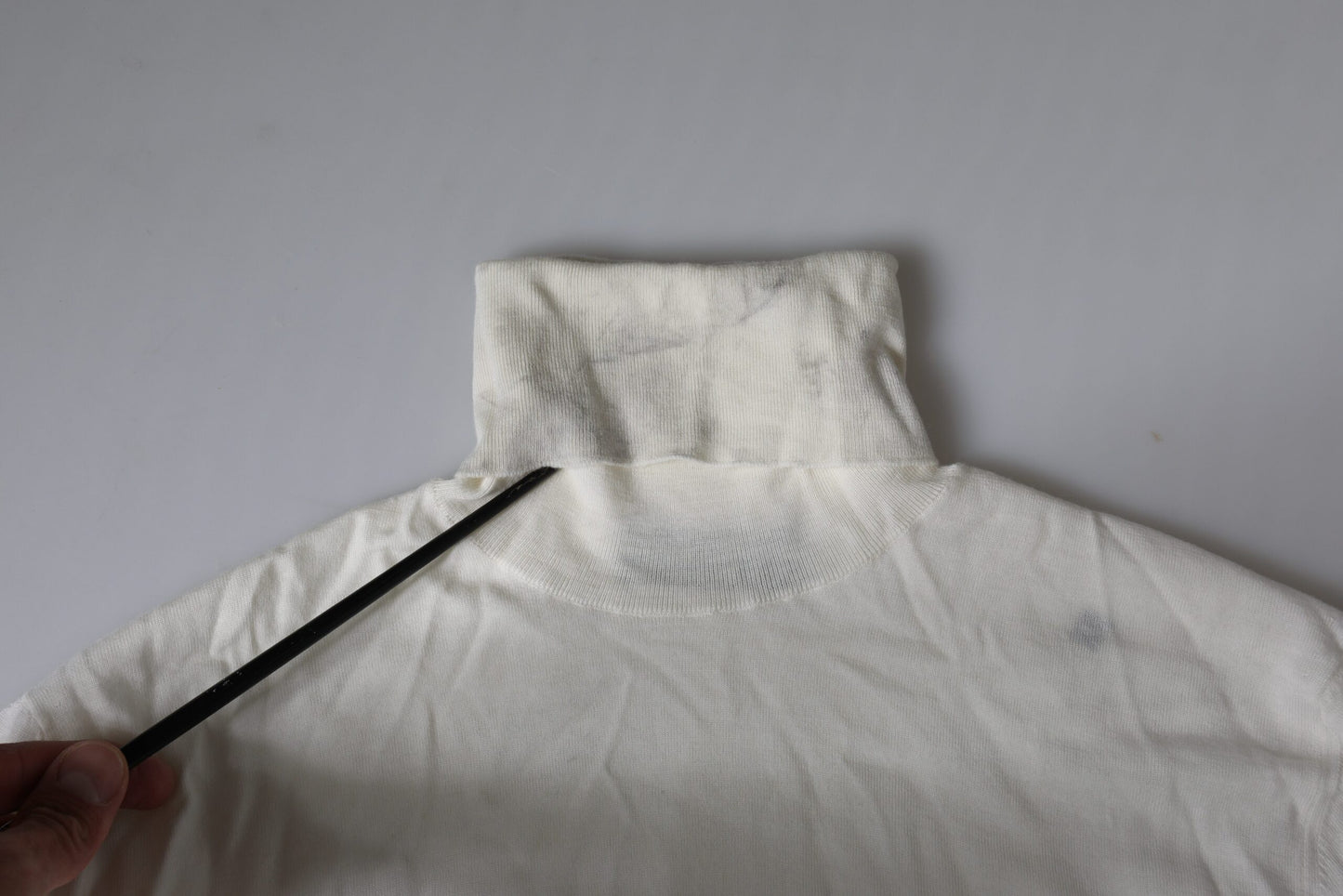 Dolce &amp; Gabbana Pullover aus gebrochenem Weiß mit Rollkragen