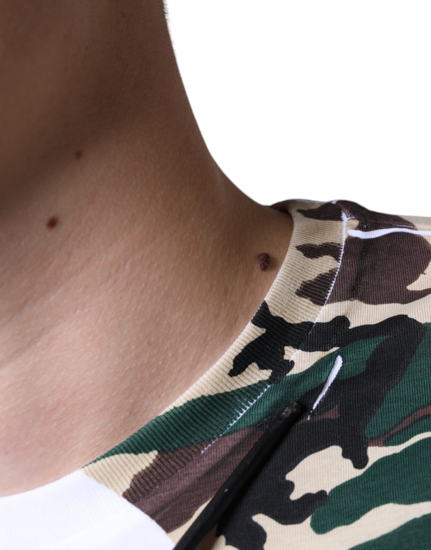 Dolce &amp; Gabbana – Weißes T-Shirt mit Rundhalsausschnitt und Camouflage-Sternen