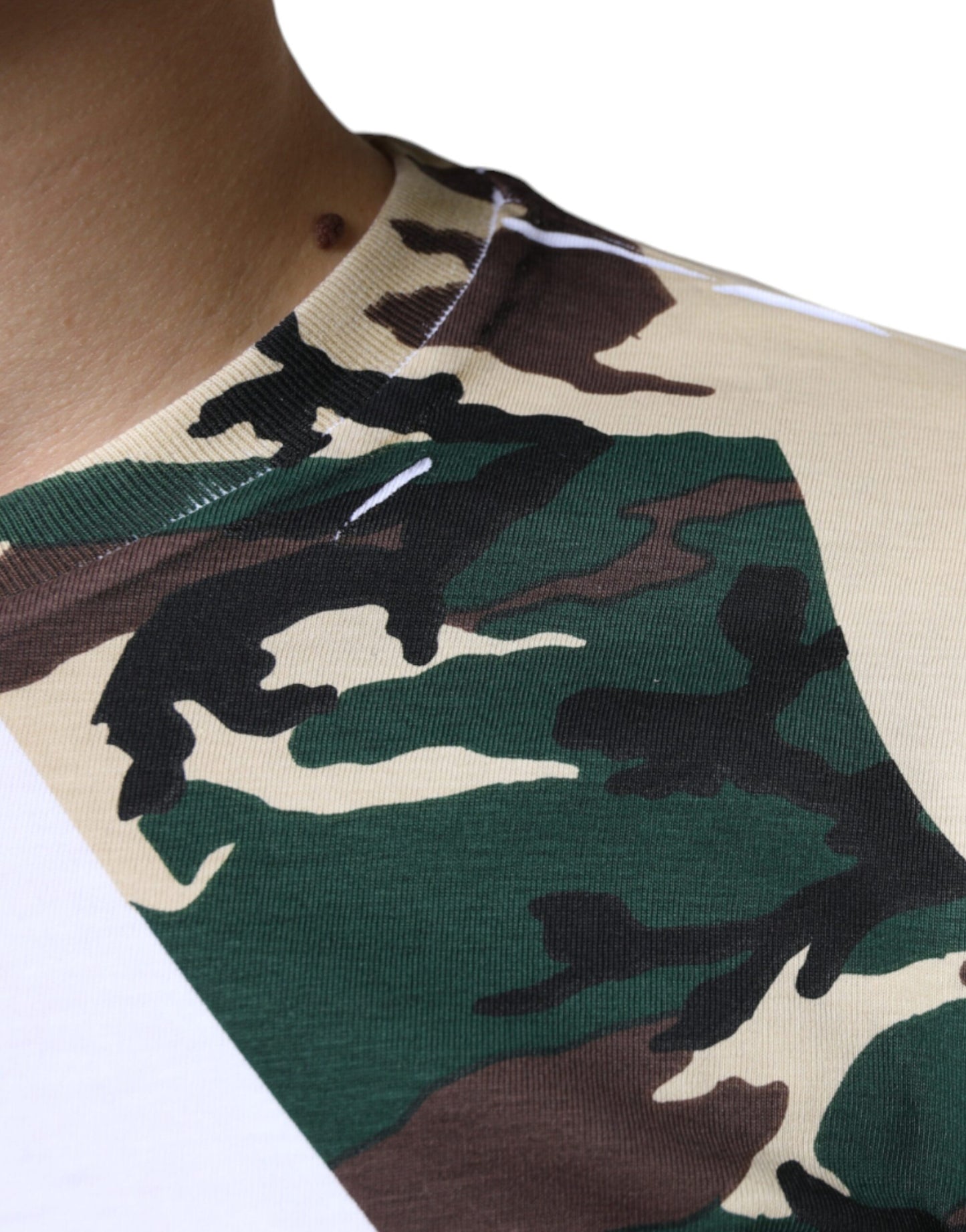 Dolce &amp; Gabbana – Weißes T-Shirt mit Rundhalsausschnitt und Camouflage-Sternen