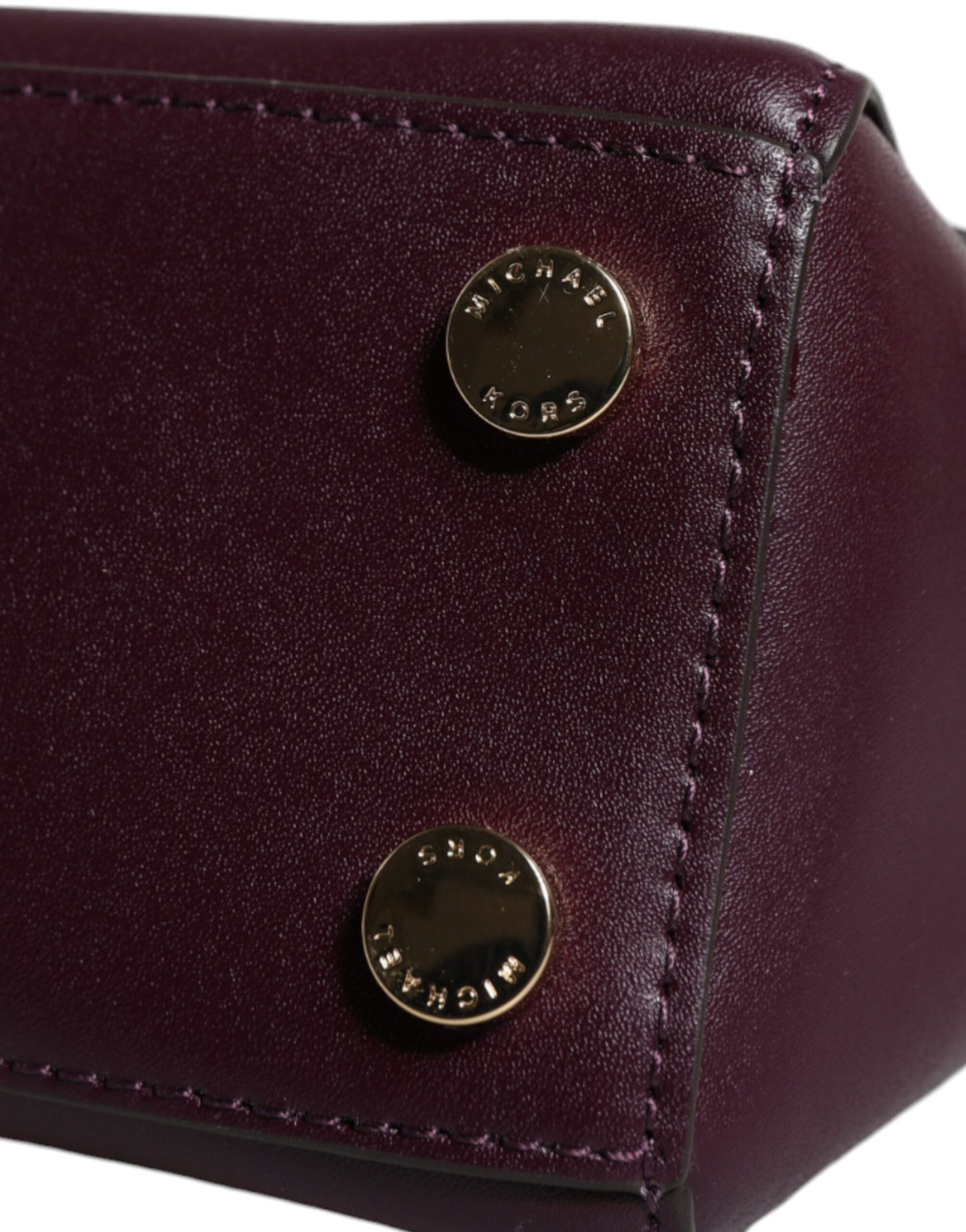 Michael Kors – Umhängetasche „Mindy“ aus violettem Leder mit Logo-Schild
