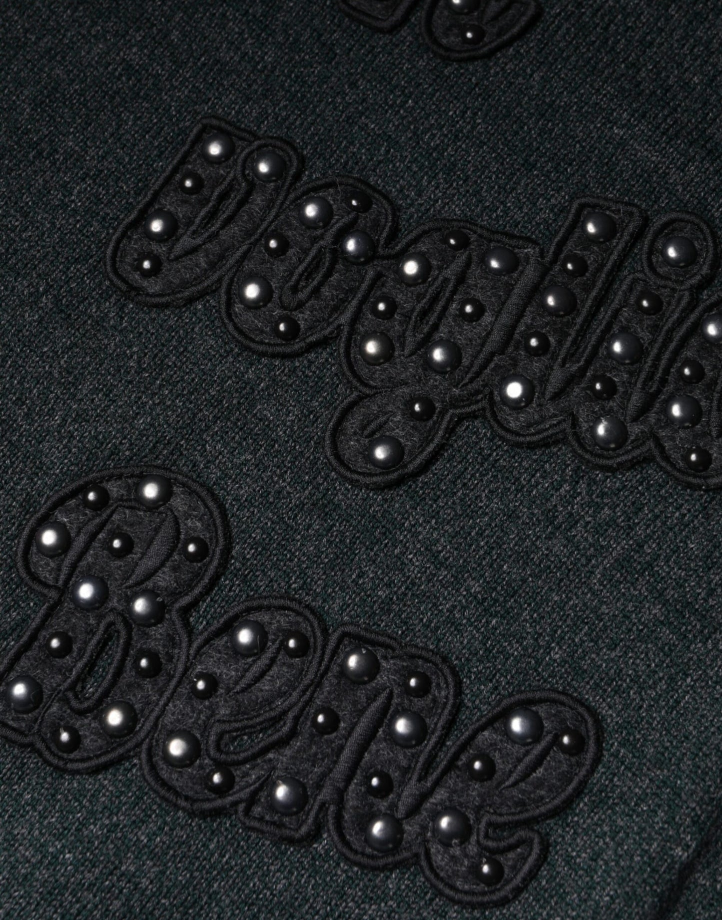 Dolce &amp; Gabbana Grauer Pullover mit Rundhalsausschnitt und Verzierung