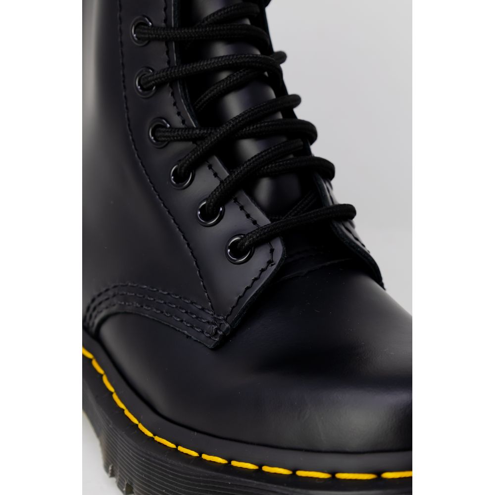 Dr. Martens – Schwarze Lederstiefel