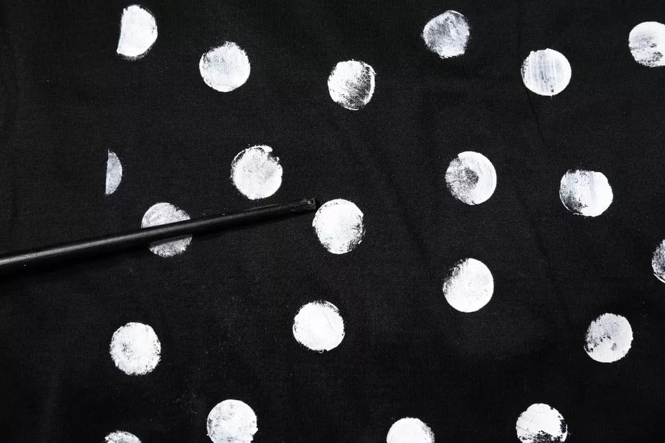 Dolce &amp; Gabbana – Schwarzes T-Shirt aus Baumwolle mit Polka Dots und Rundhalsausschnitt