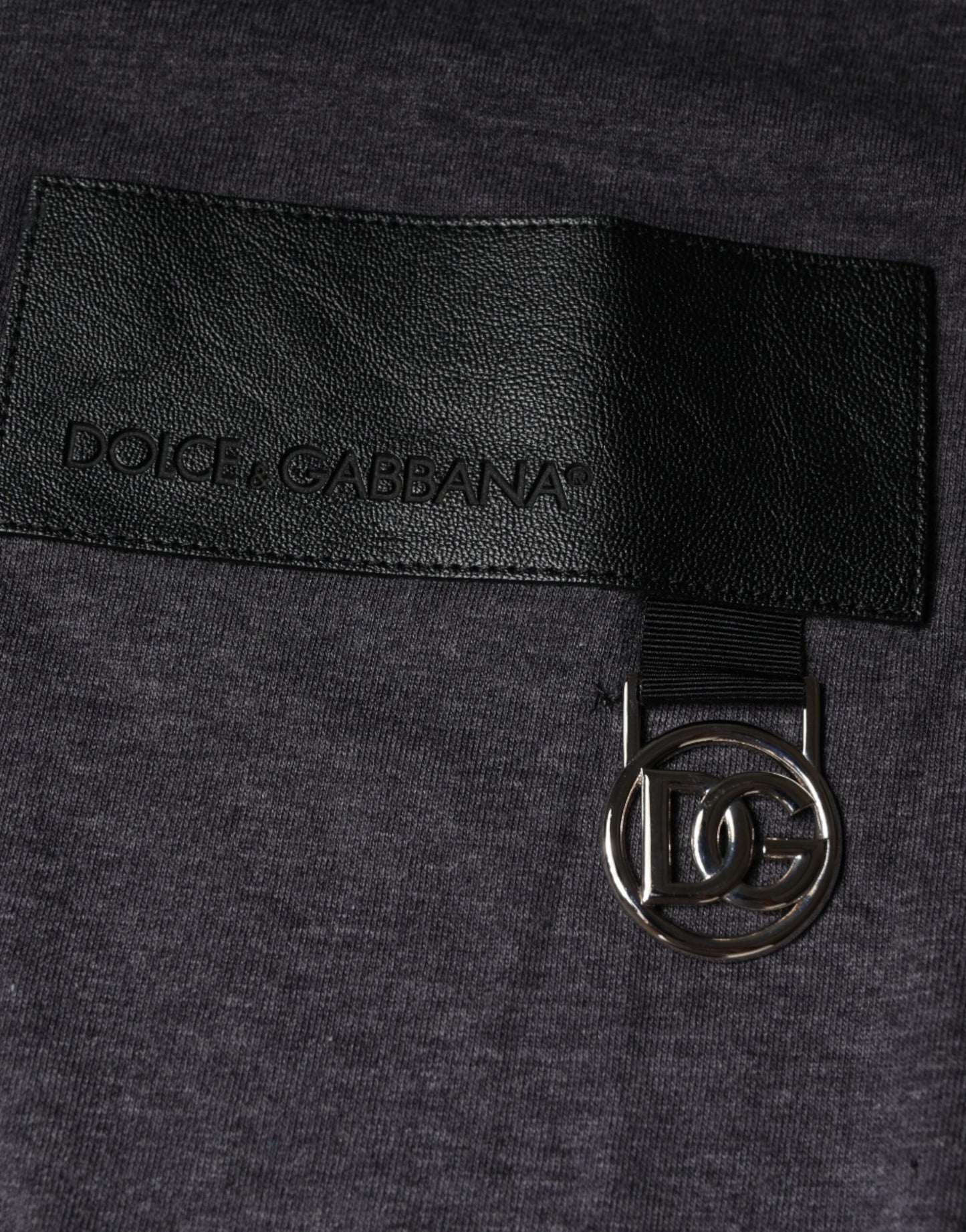 Dolce &amp; Gabbana – Graues T-Shirt aus Baumwolle mit Rundhalsausschnitt und Logo-Patch