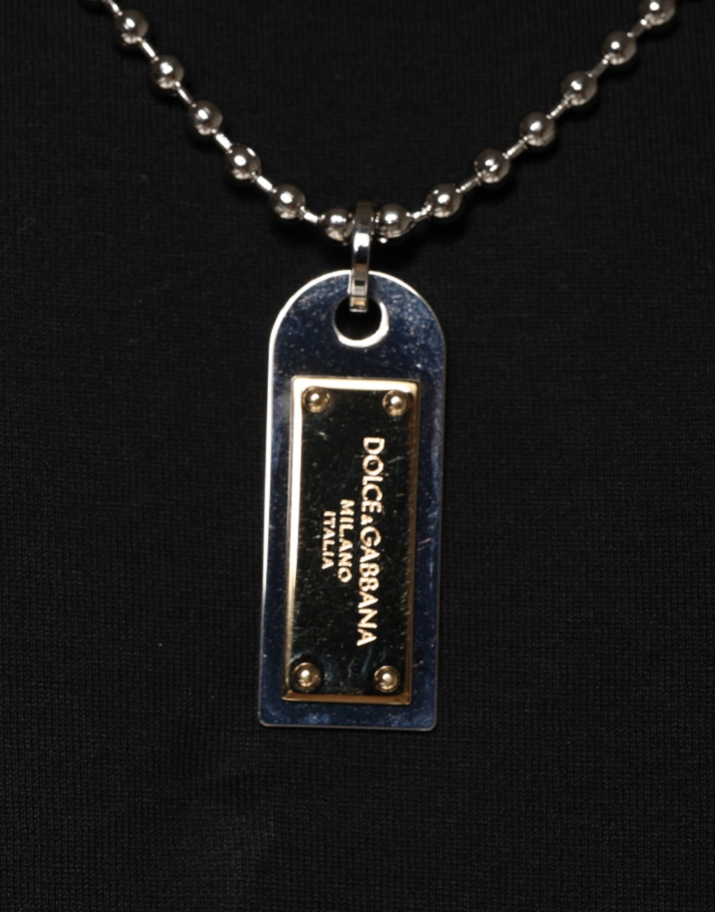 Dolce &amp; Gabbana Schwarzes Baumwoll-T-Shirt mit Halskettenverzierung