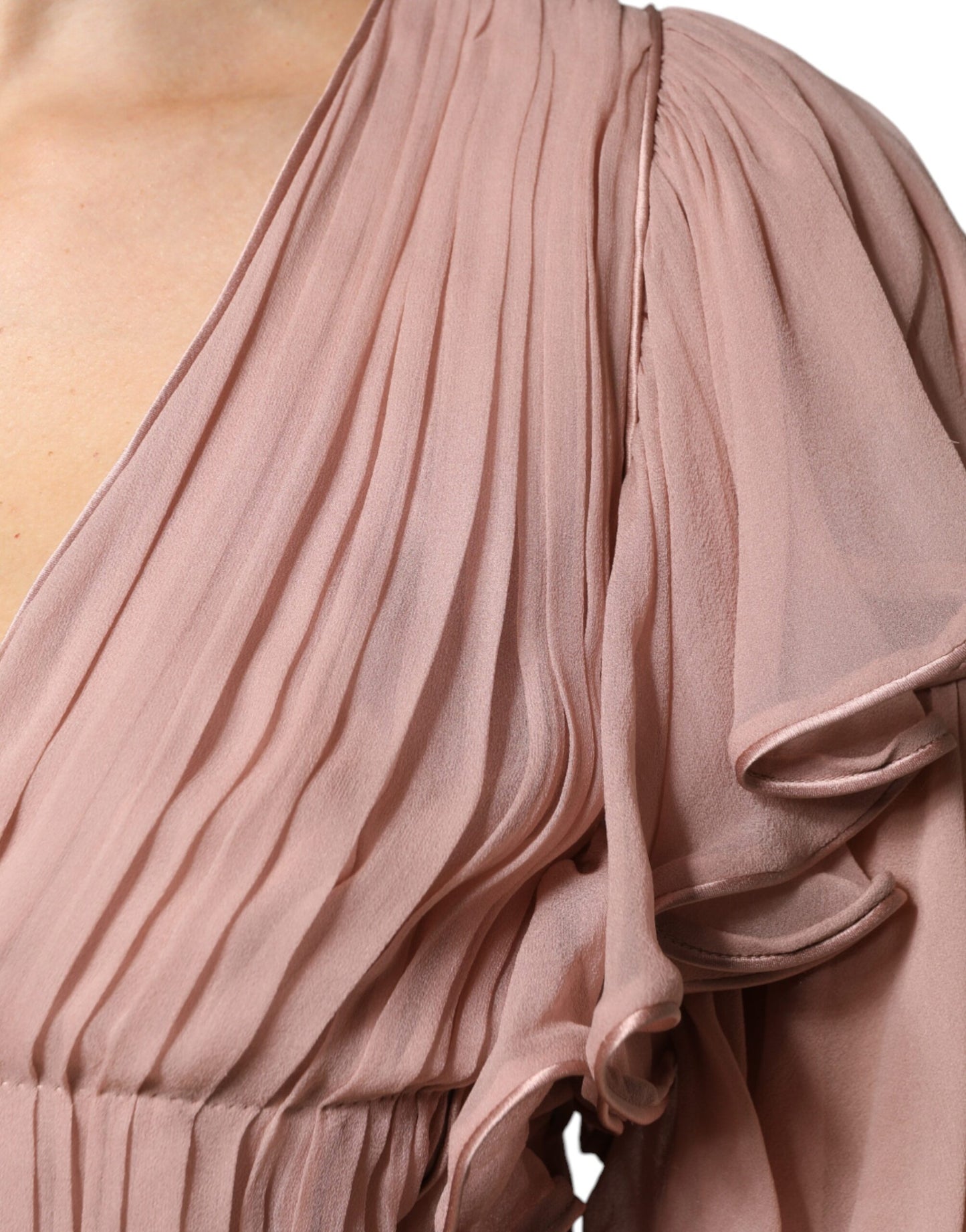 Alberta Ferretti – Kurzärmliges, plissiertes Oberteil aus Seide in Braun mit V-Ausschnitt