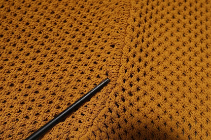 Dolce &amp; Gabbana – Braunes T-Shirt mit perforiertem Kragen und kurzen Ärmeln