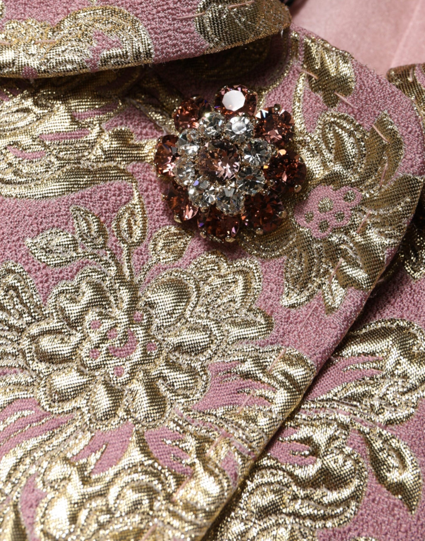 Dolce &amp; Gabbana – Manteljacke aus Jacquard mit Juwelenknöpfen in Metallic-Pinkgold