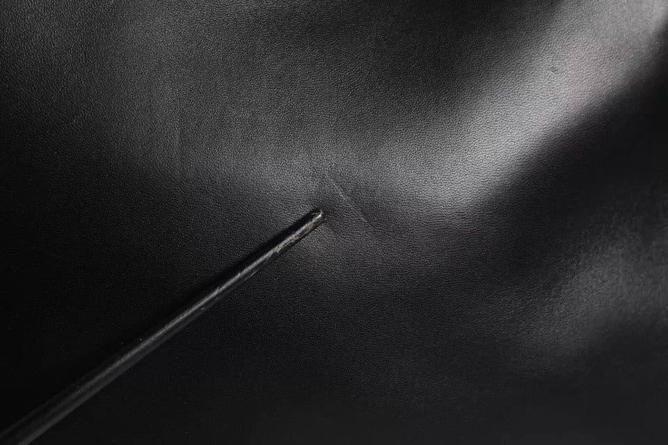 Dolce &amp; Gabbana – Sattel-Umhängetasche aus schwarzem Leder mit Klappe