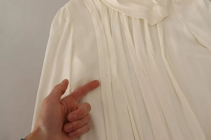 Dolce &amp; Gabbana Langärmliges Rollkragenoberteil aus Seide in gebrochenem Weiß