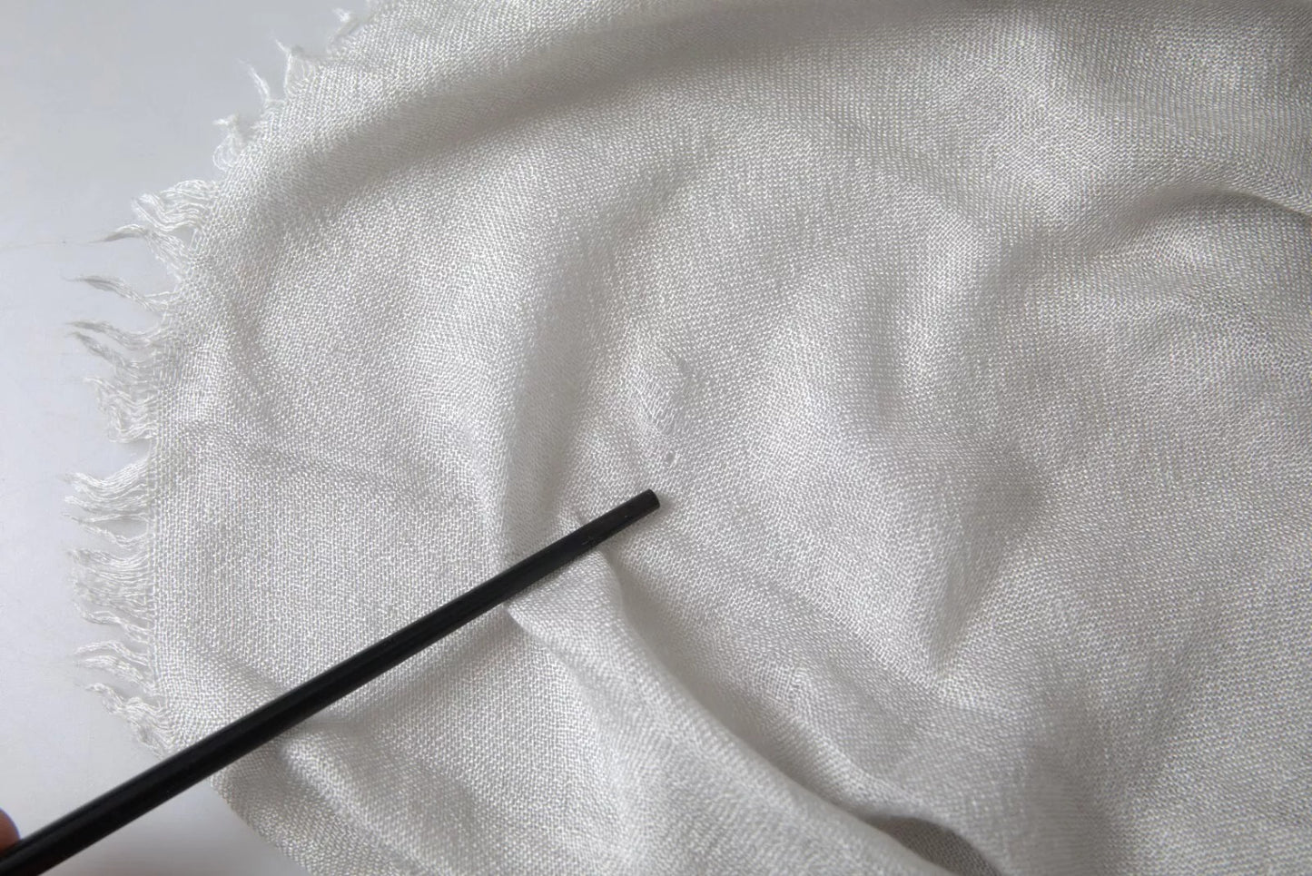 Dolce &amp; Gabbana – Grauer Kaschmir-Wickelschal mit Fransen