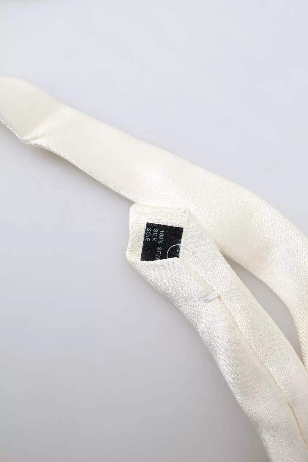 Dolce &amp; Gabbana Klassische Herrenkrawatte aus gebrochen weißer Satinseide