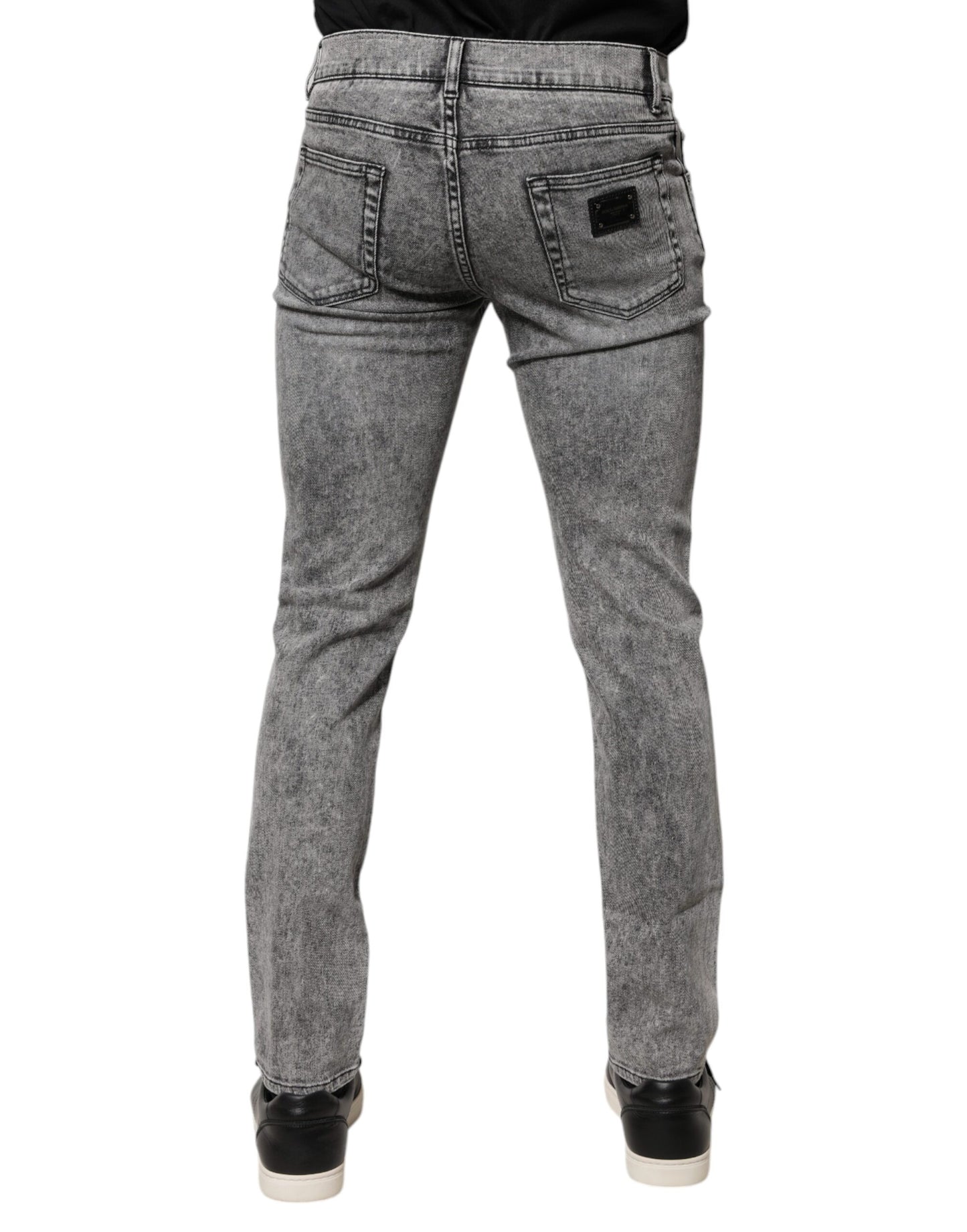 Dolce &amp; Gabbana – Slim Fit-Jeans aus Baumwolle mit Logo-Schild in Grau