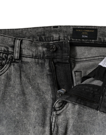 Dolce &amp; Gabbana – Slim Fit-Jeans aus Baumwolle mit Logo-Schild in Grau
