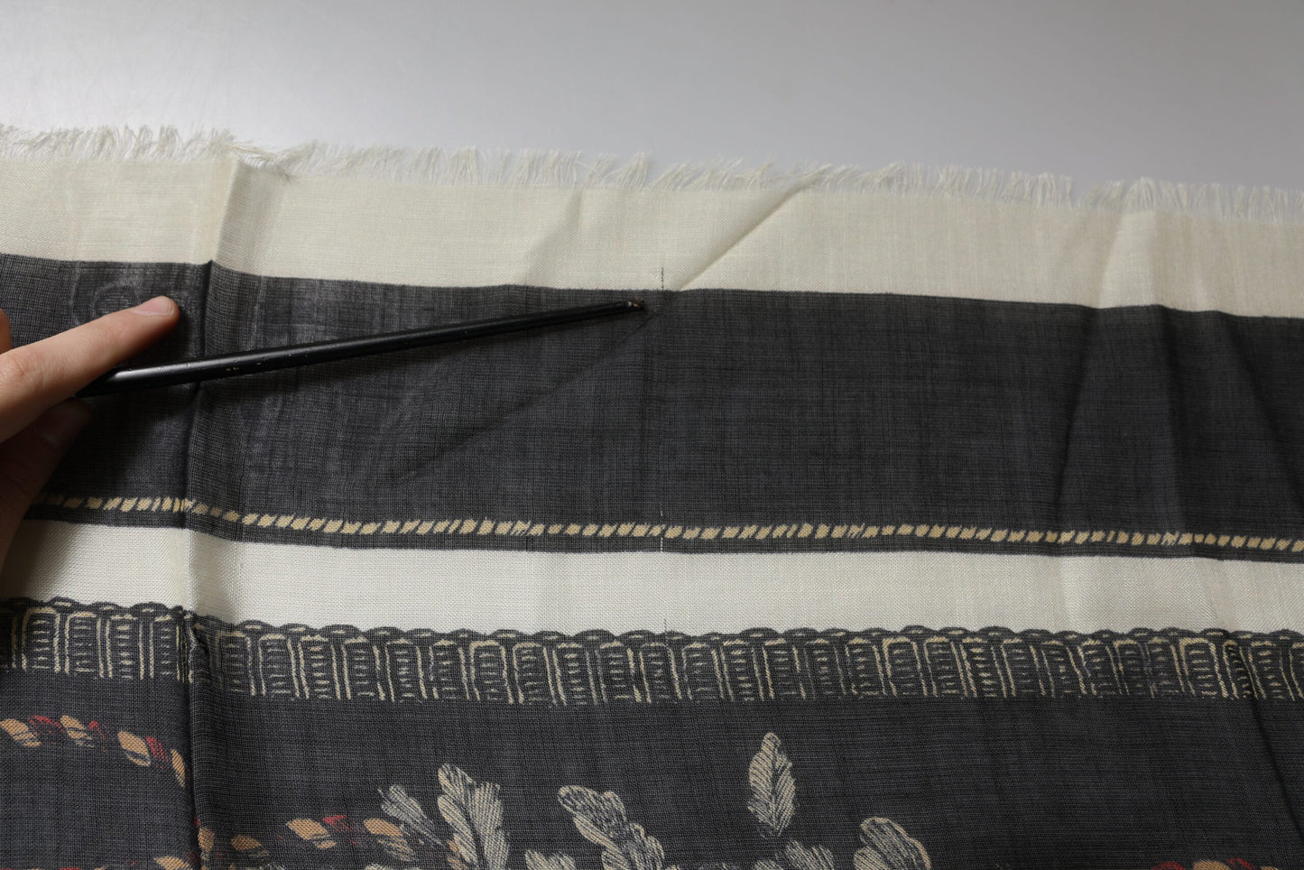 Dolce &amp; Gabbana – Mehrfarbig bedruckter Foulard-Schal aus Kaschmir