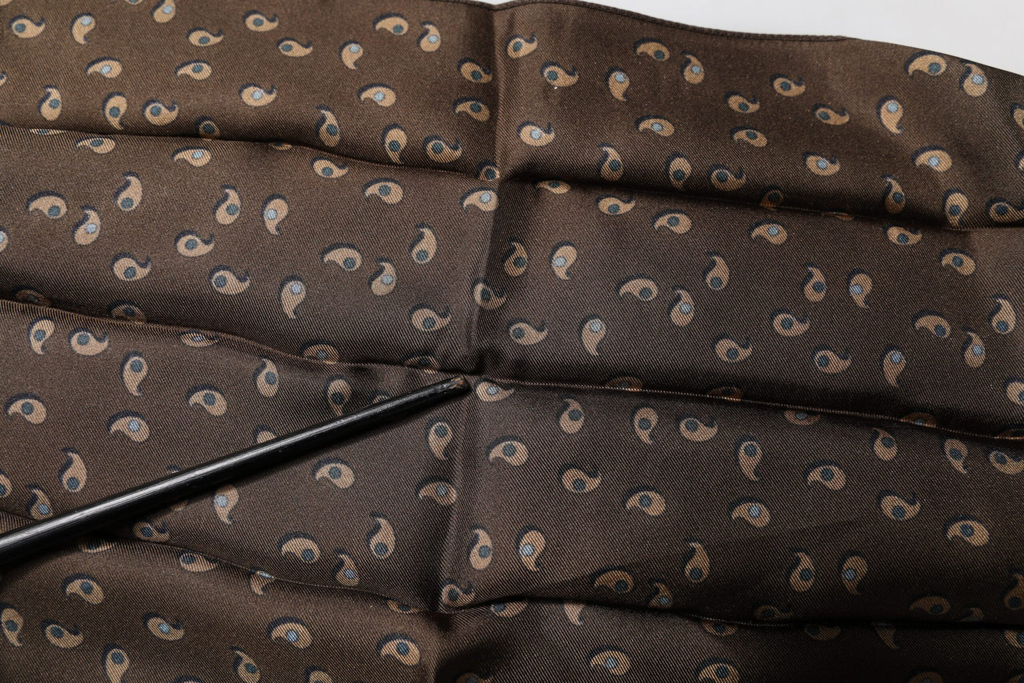 Dolce &amp; Gabbana Brauner Fantasy-Schal aus Seide zum Umwickeln