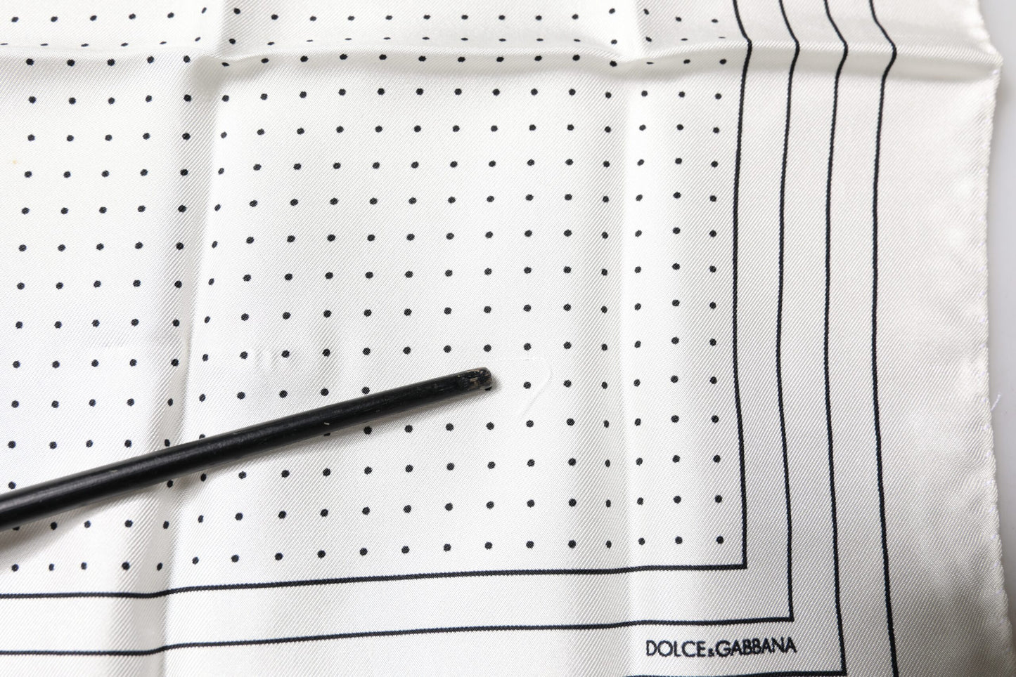 Dolce &amp; Gabbana – Quadratisches Taschentuch mit weißen Punkten