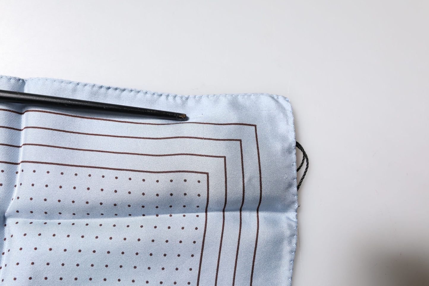 Dolce &amp; Gabbana – Quadratisches Taschentuch mit himmelblauen Punkten