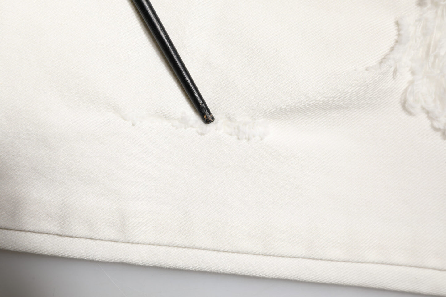 Dolce &amp; Gabbana – Weiße, zerfetzte Skinny-Jeans mit Graffiti-Print