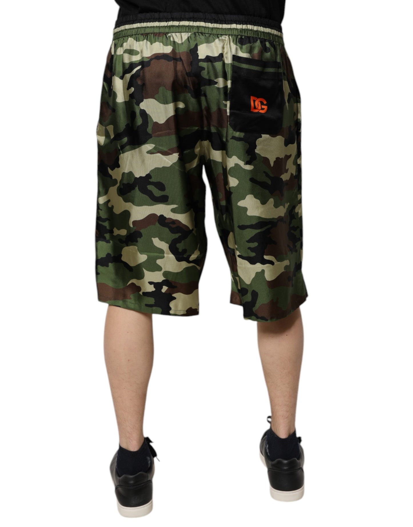 Dolce &amp; Gabbana – Mehrfarbige Bermudashorts aus Seide mit mittlerer Taille im Camouflage-Look