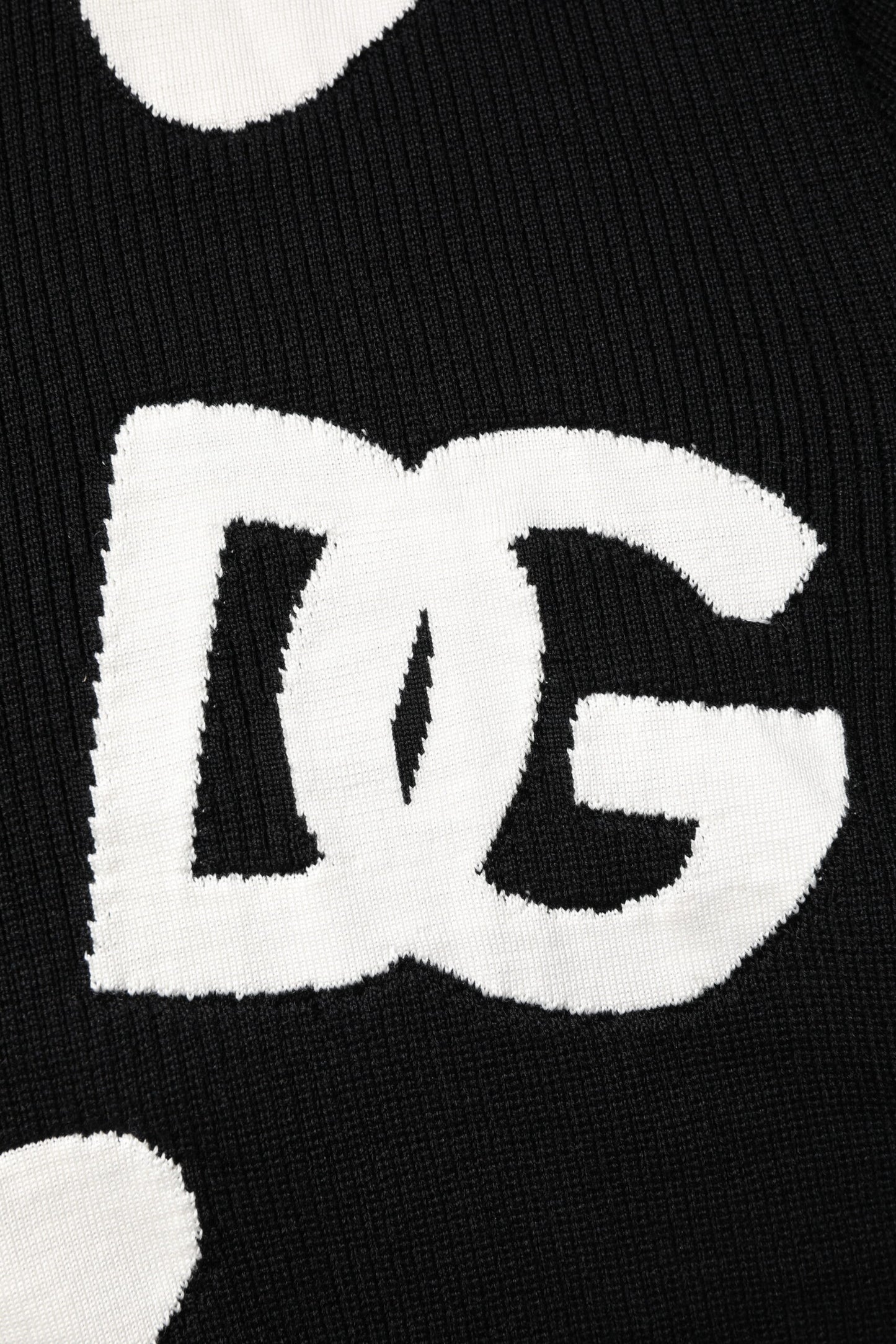 Dolce &amp; Gabbana – Pullover aus Seide mit Rundhalsausschnitt und schwarzen Herzen