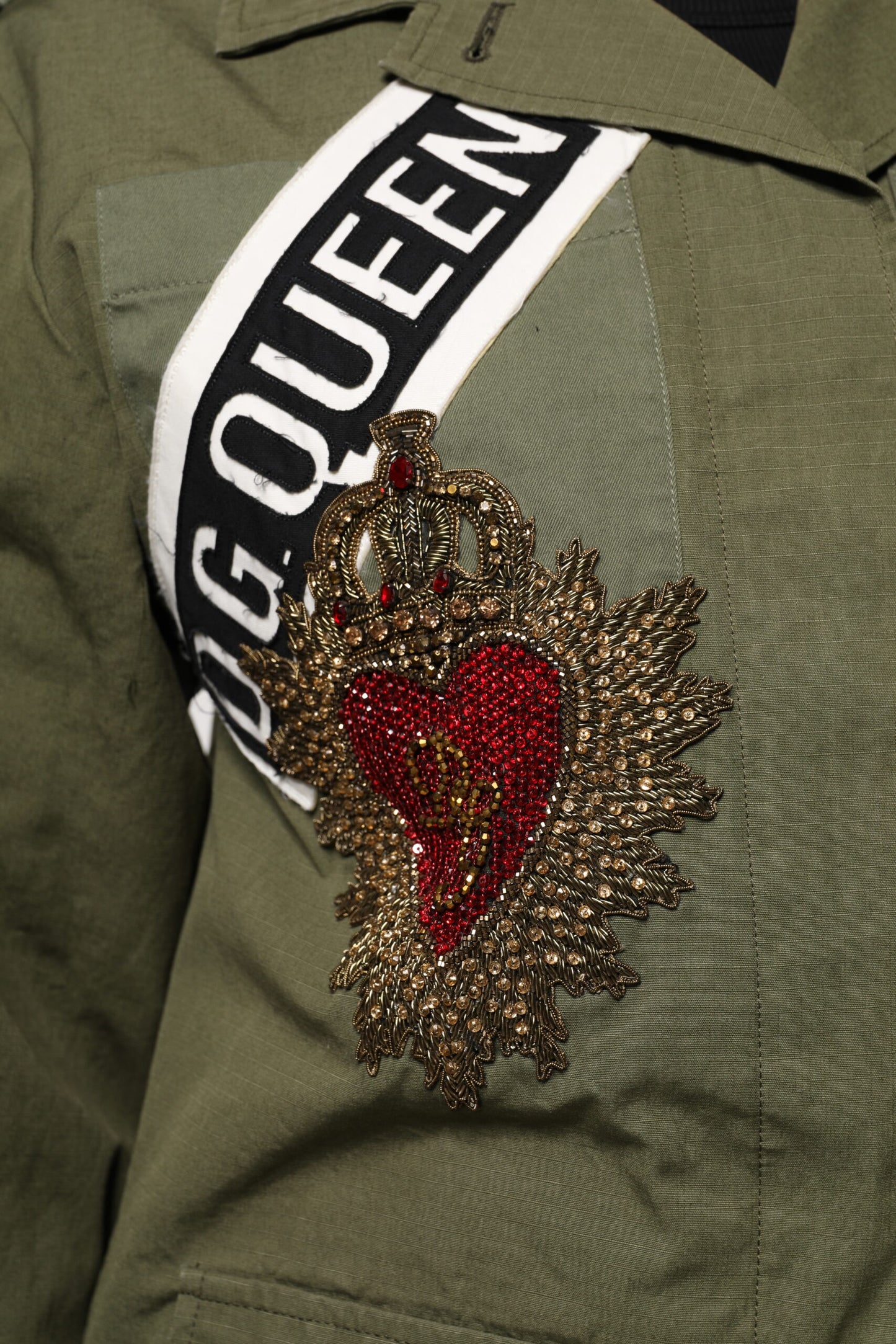 Dolce &amp; Gabbana – Militärgrüne, verzierte Manteljacke „Queen“