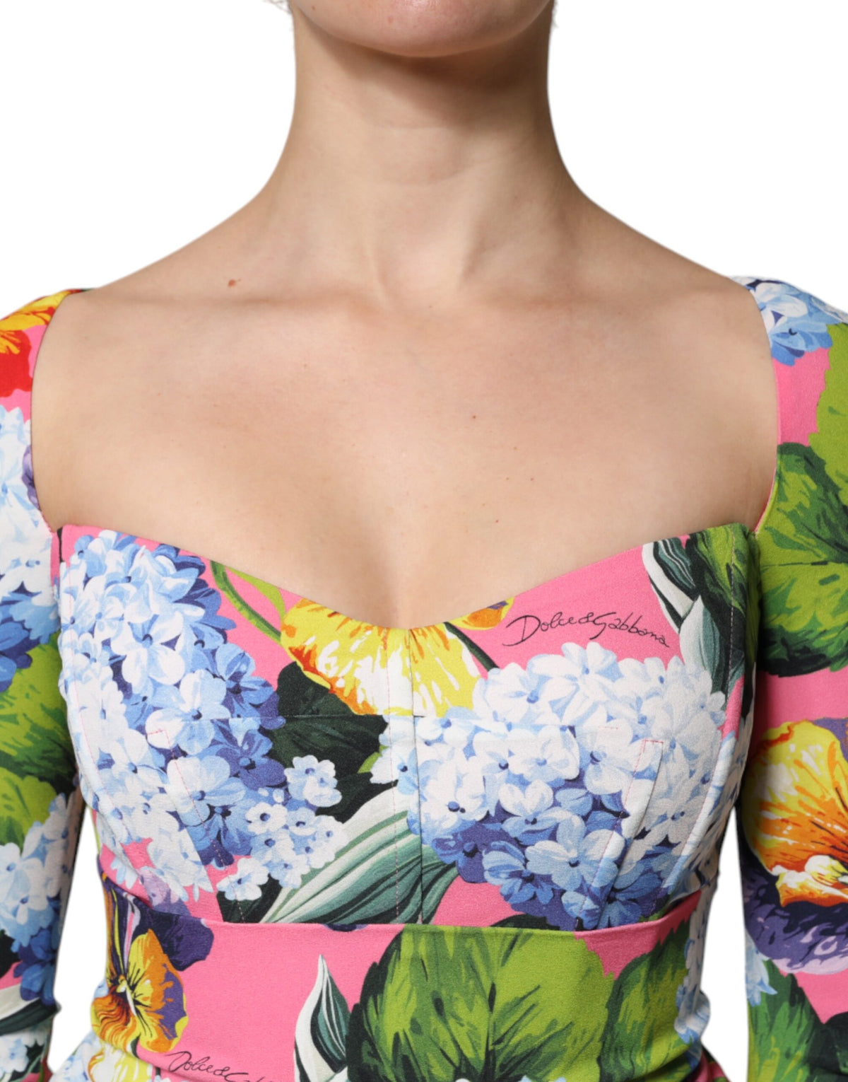 Dolce &amp; Gabbana – Mehrfarbiges Midikleid mit seitlichem Schlitz und Blumenmuster