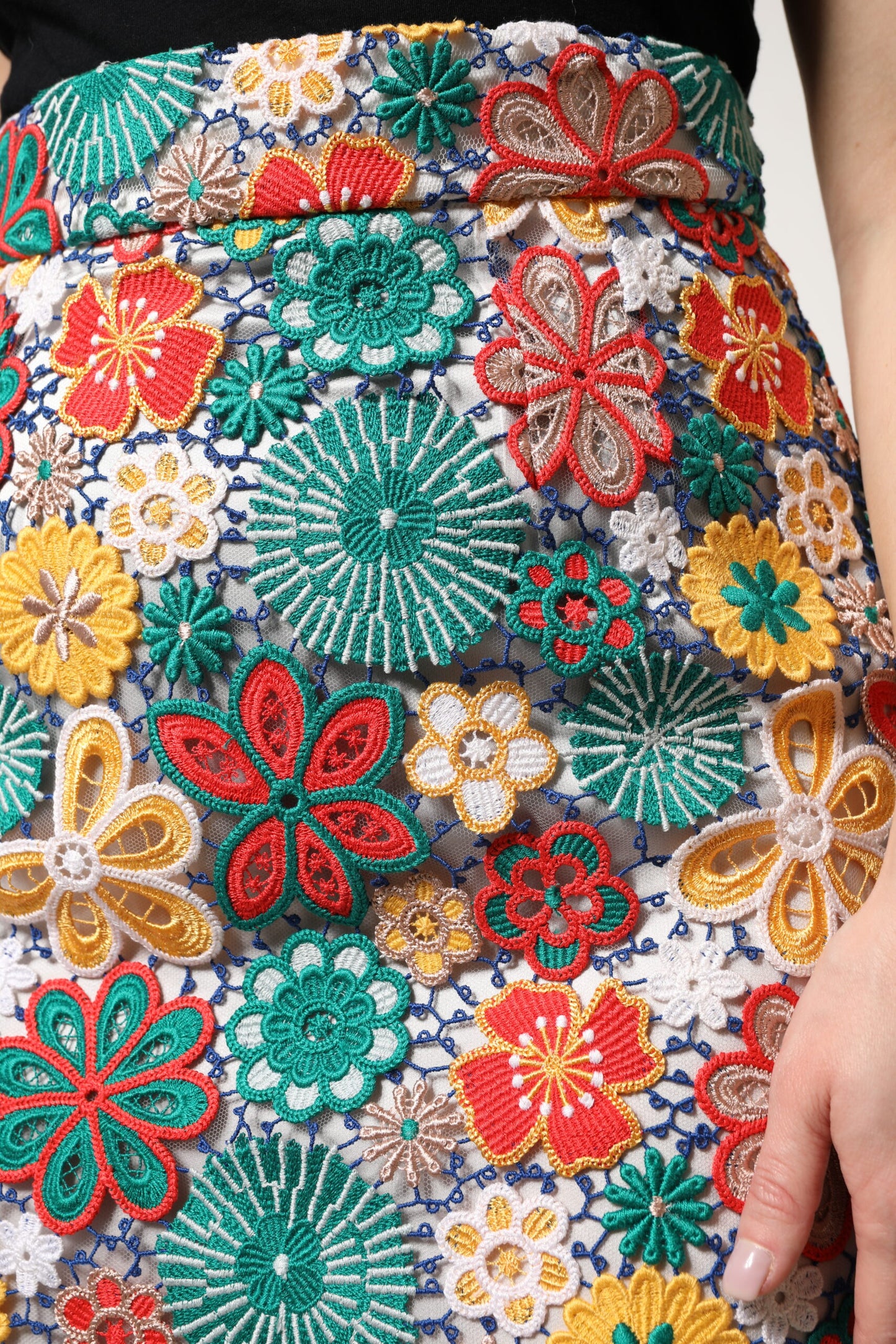 Dolce &amp; Gabbana, mehrfarbiger Minirock mit Blumenspitze und hoher Taille