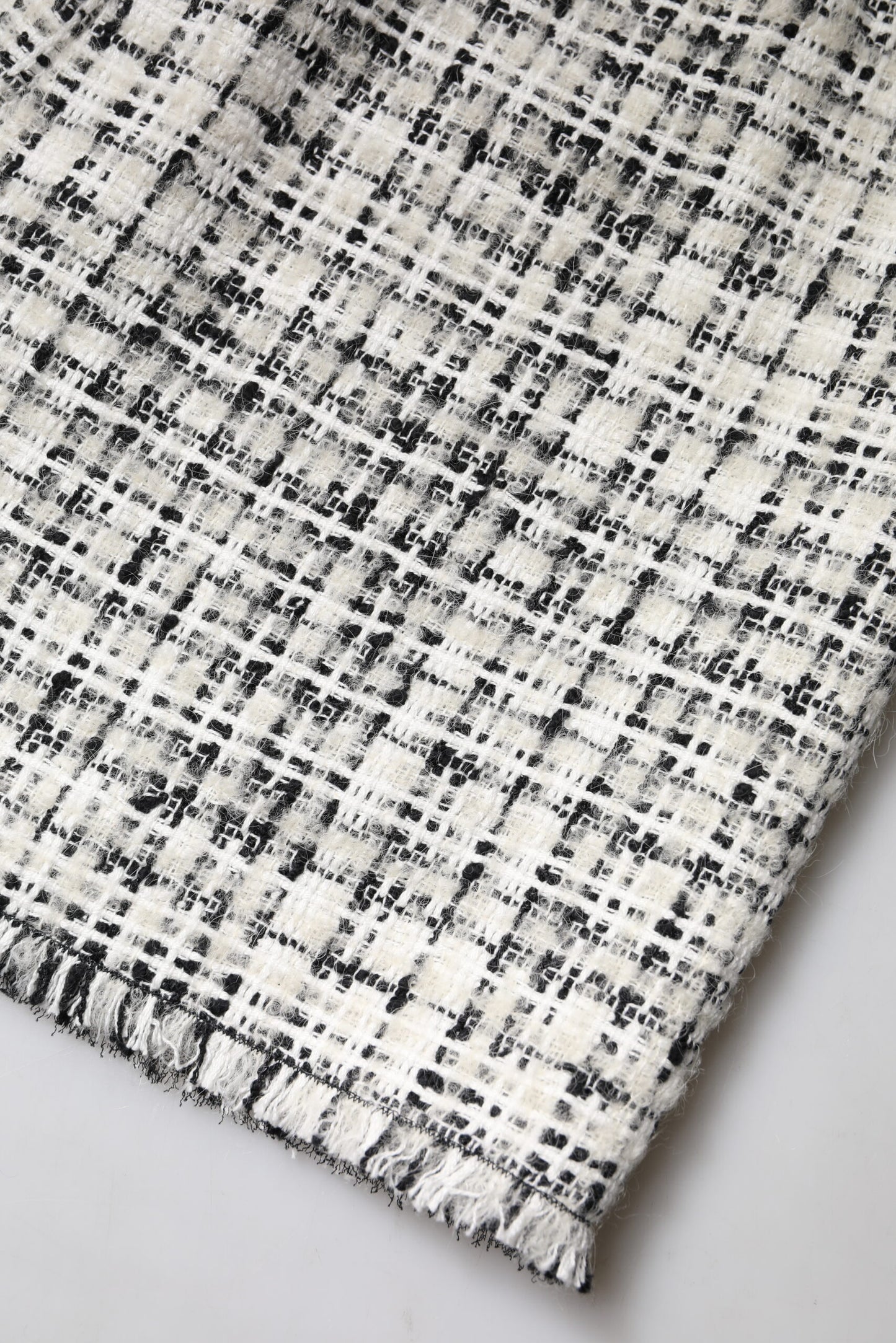 Dolce &amp; Gabbana – Weiß-schwarzer Minirock aus Tartan-Tweed mit hoher Taille