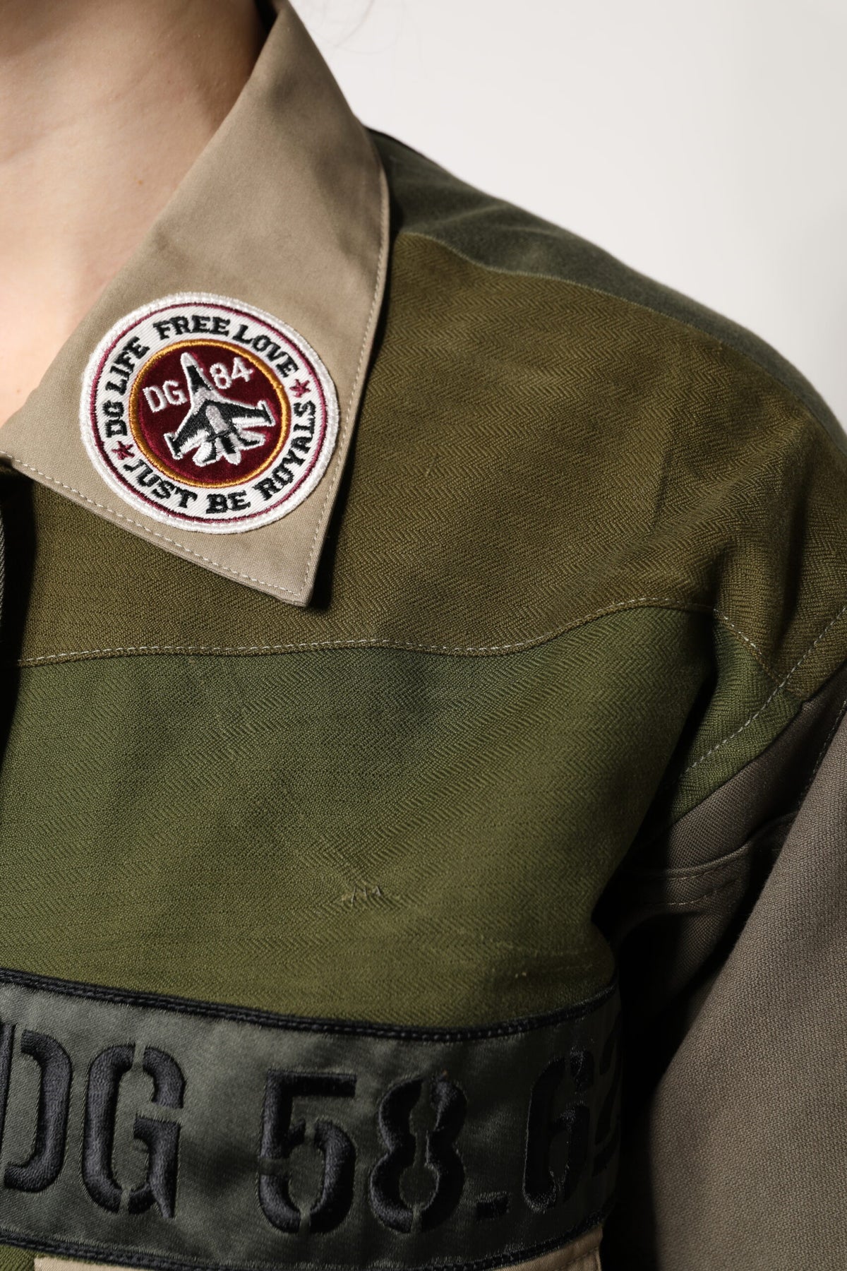 Dolce &amp; Gabbana Militärgrüne Baumwoll-Down-Jacke mit Knöpfen