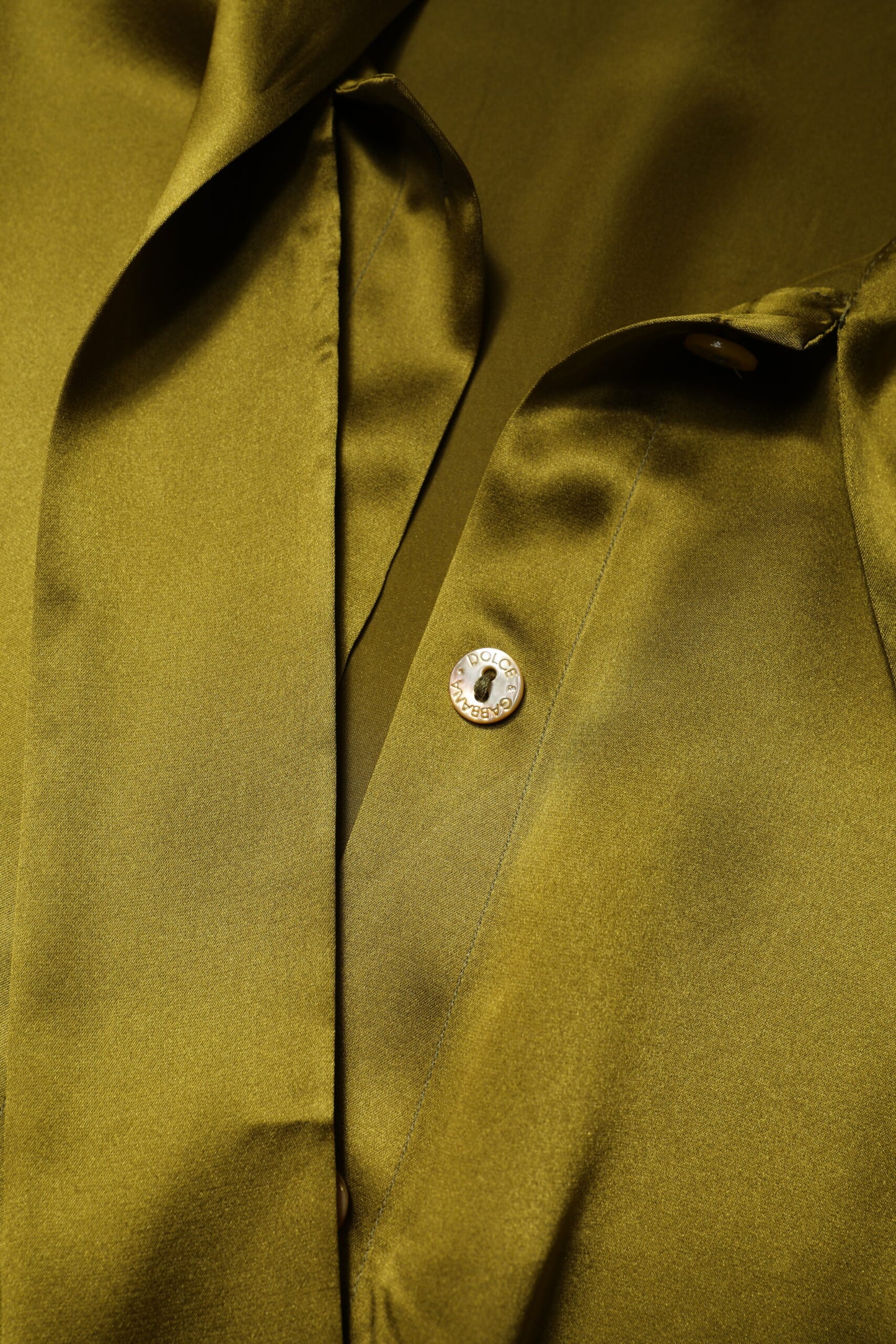 Dolce &amp; Gabbana, olivgrünes Blusentop mit Ascot-Kragen und langen Ärmeln